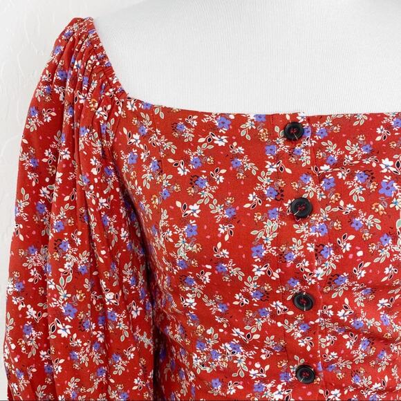 Revolve Lost + Wander Stefanie Wide Boat Neck Cropped Button Up Red Floral Small - Picture 1 of 7